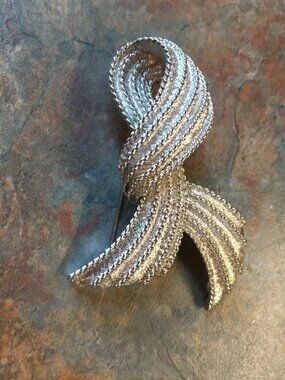 Vintage Monet Signed Twisted Swirl Ribbon Pin Brooch